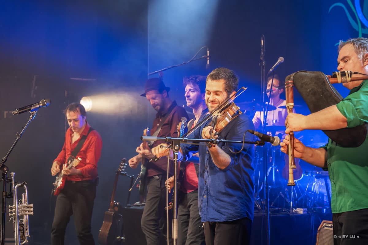 Le groupe Debout sur le Zinc sur scène